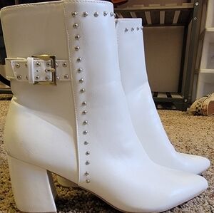 Olivia & Kate White Boots With Studs Side Zipper‎ size 9 NWOT